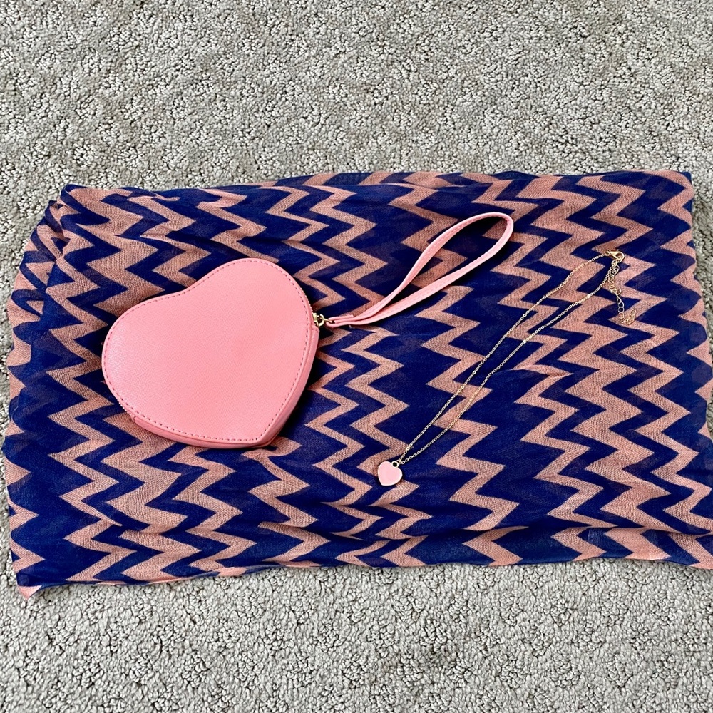 Matching set 💕 Wristlet & Necklace - Picture 3 of 5